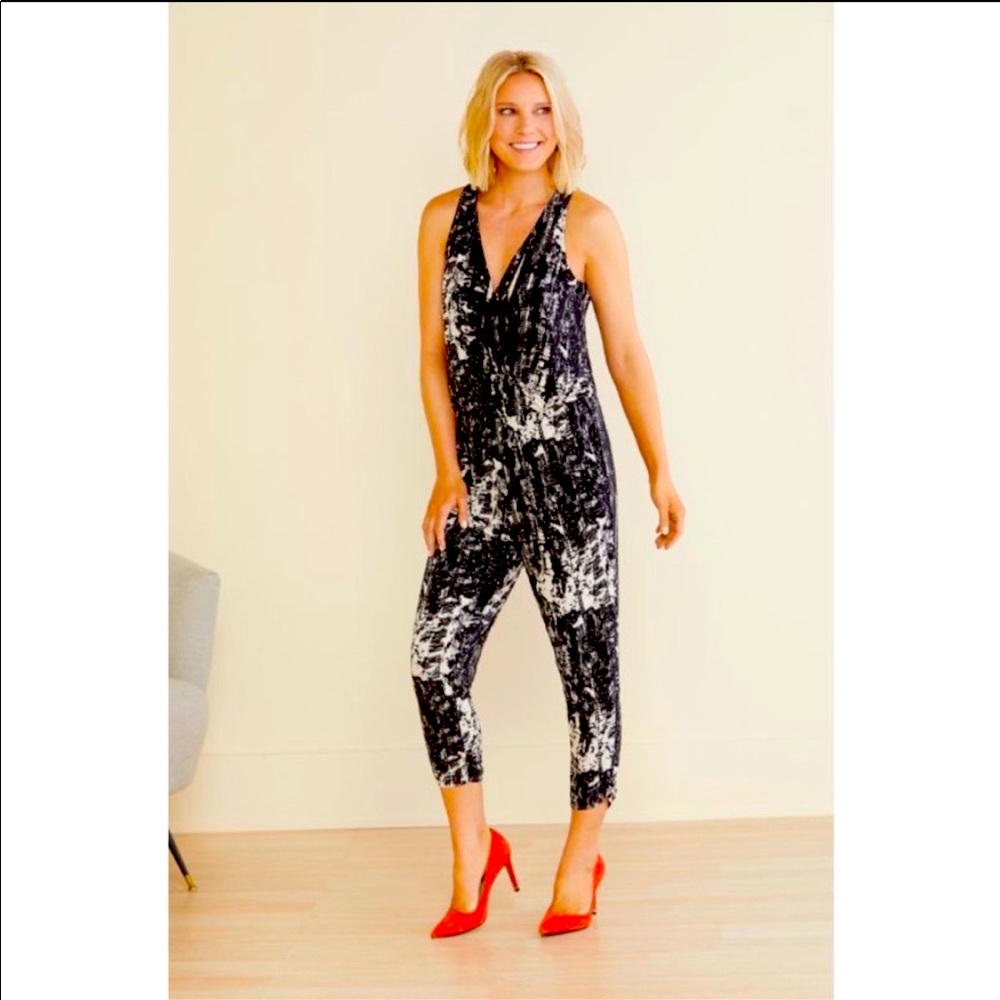EVEREVE PEYTON JENSEN LUDLOW SURPLICE JUMPSUIT BLACK WHITE JERSEY KNIT STRETCH S